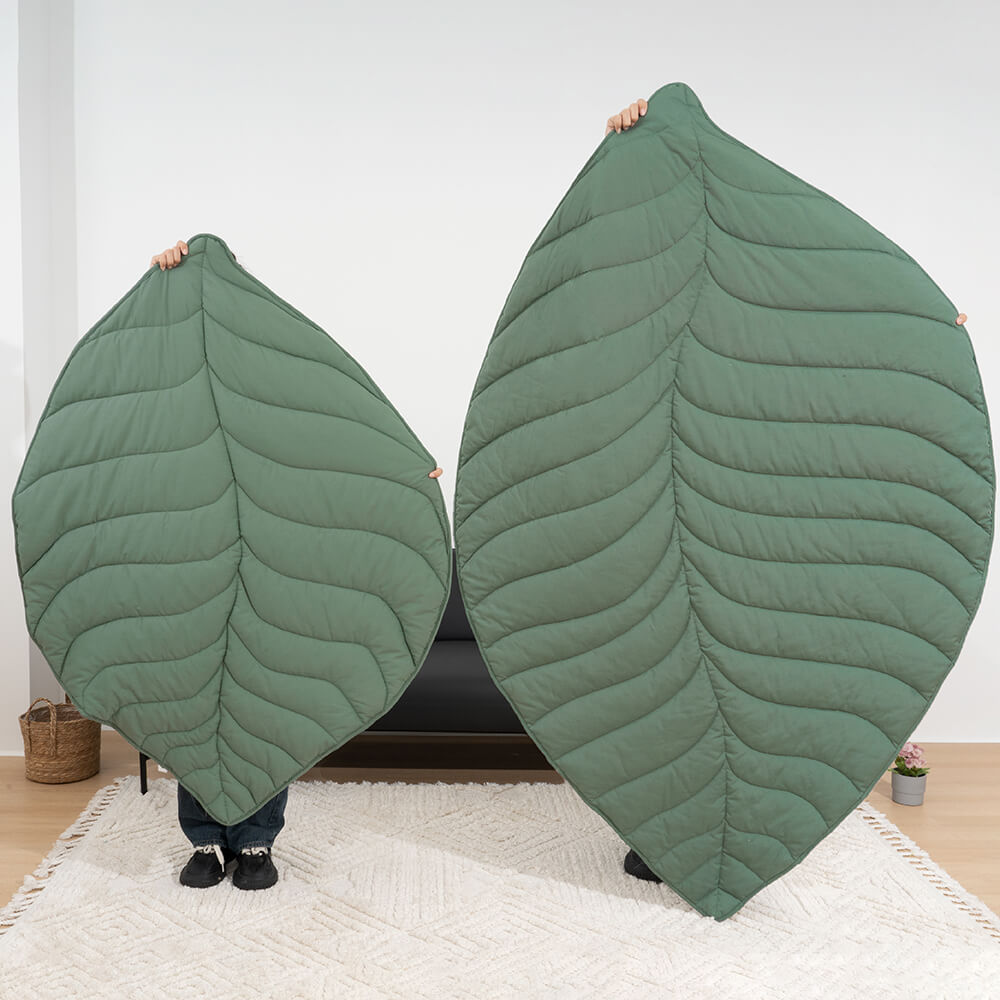 WagsWonder™ Leaf Shape Dog Blanket